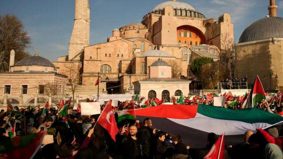 তুরস্কে ফিলিস্তিনিদের সমর্থনে বিশাল বিক্ষোভ সমাবেশ