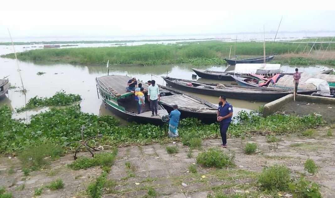 মেঘনা নদীতে