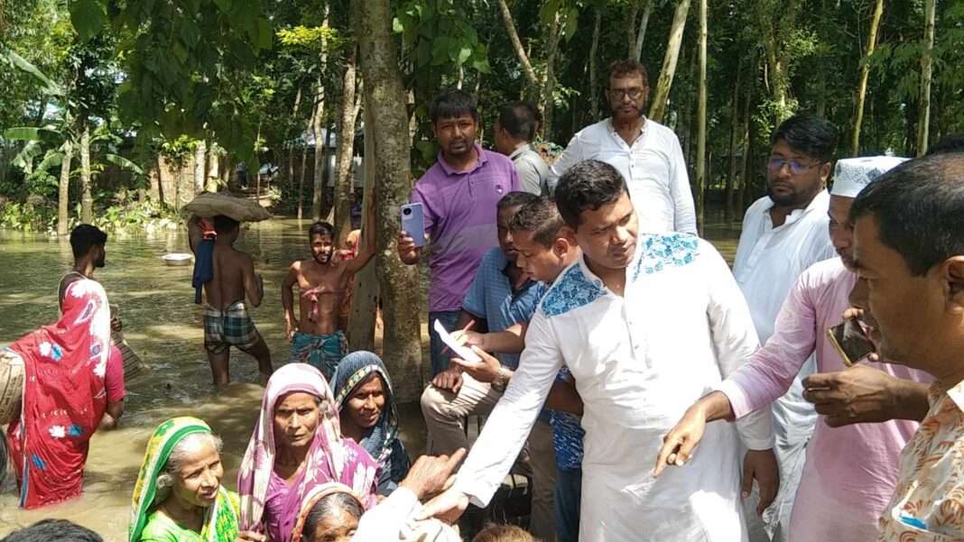 ত্রাণ বিতরণ