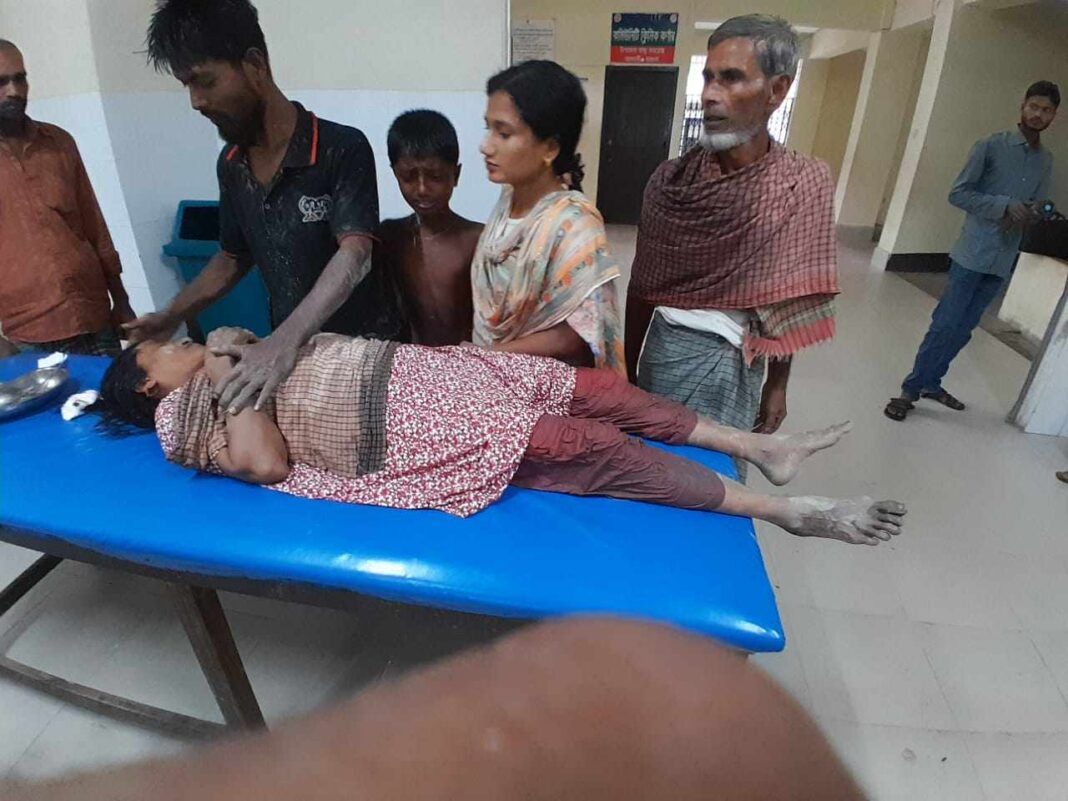 নারীকে কুপিয়ে জখম