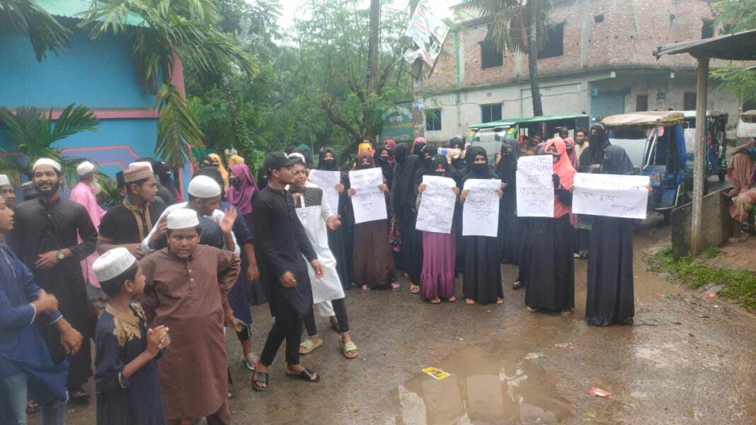 ৬ জনের পদত্যাগ দাবী