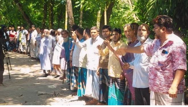 এলাকাবাসীর মানববন্ধন