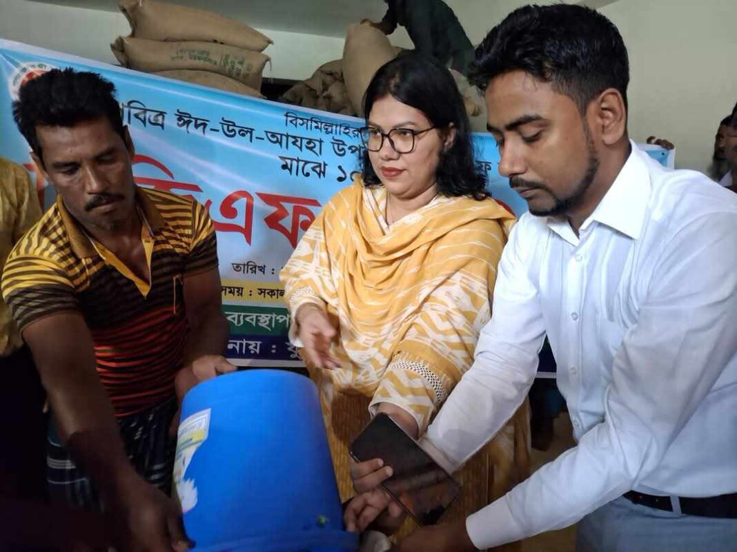 ভিজিএফের চাল বিতরণ